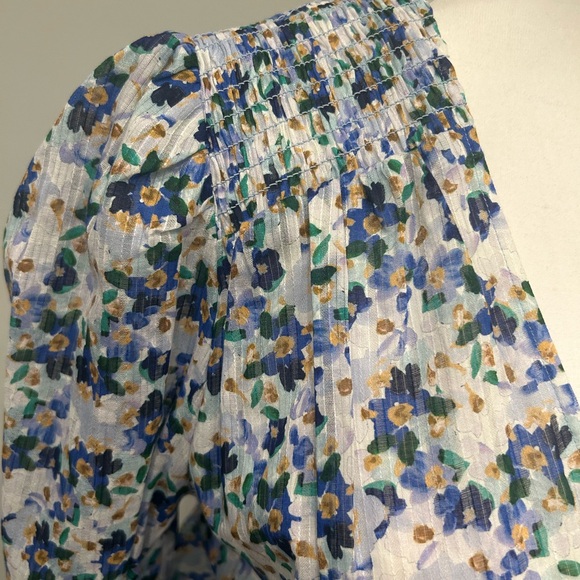 Like new!  Veronica Beard Saera Smocked Tiered Dress. Size 4 - Picture 4 of 7